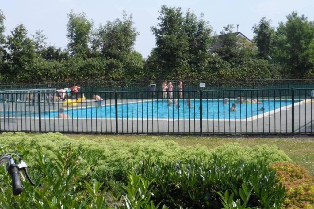 Villa Riverside Met Hottub, Eigen Aanlegsteiger, Zwemtrap, Trampoline En Kano'S 泽沃德 外观 照片