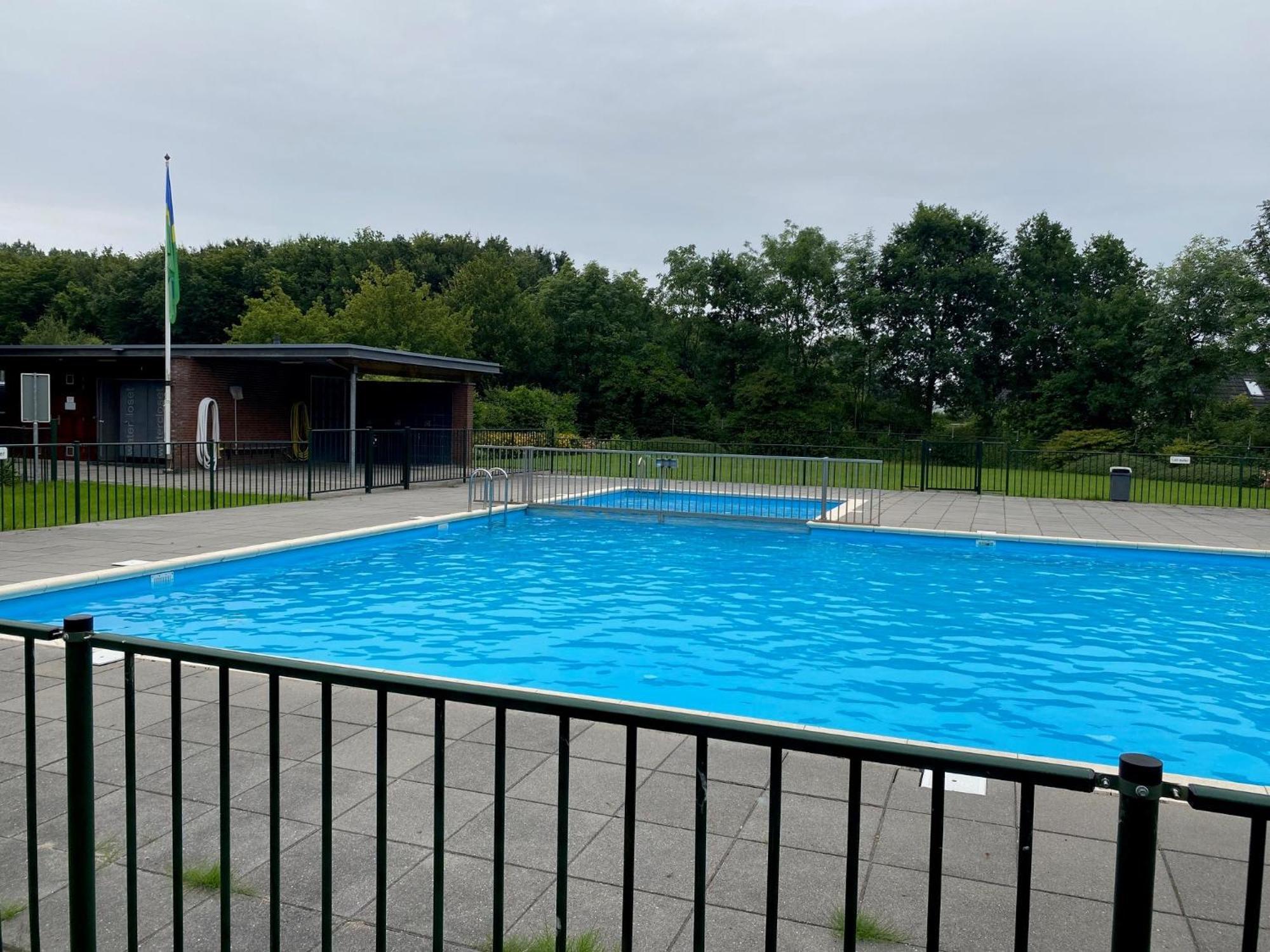 Villa Riverside Met Hottub, Eigen Aanlegsteiger, Zwemtrap, Trampoline En Kano'S 泽沃德 外观 照片