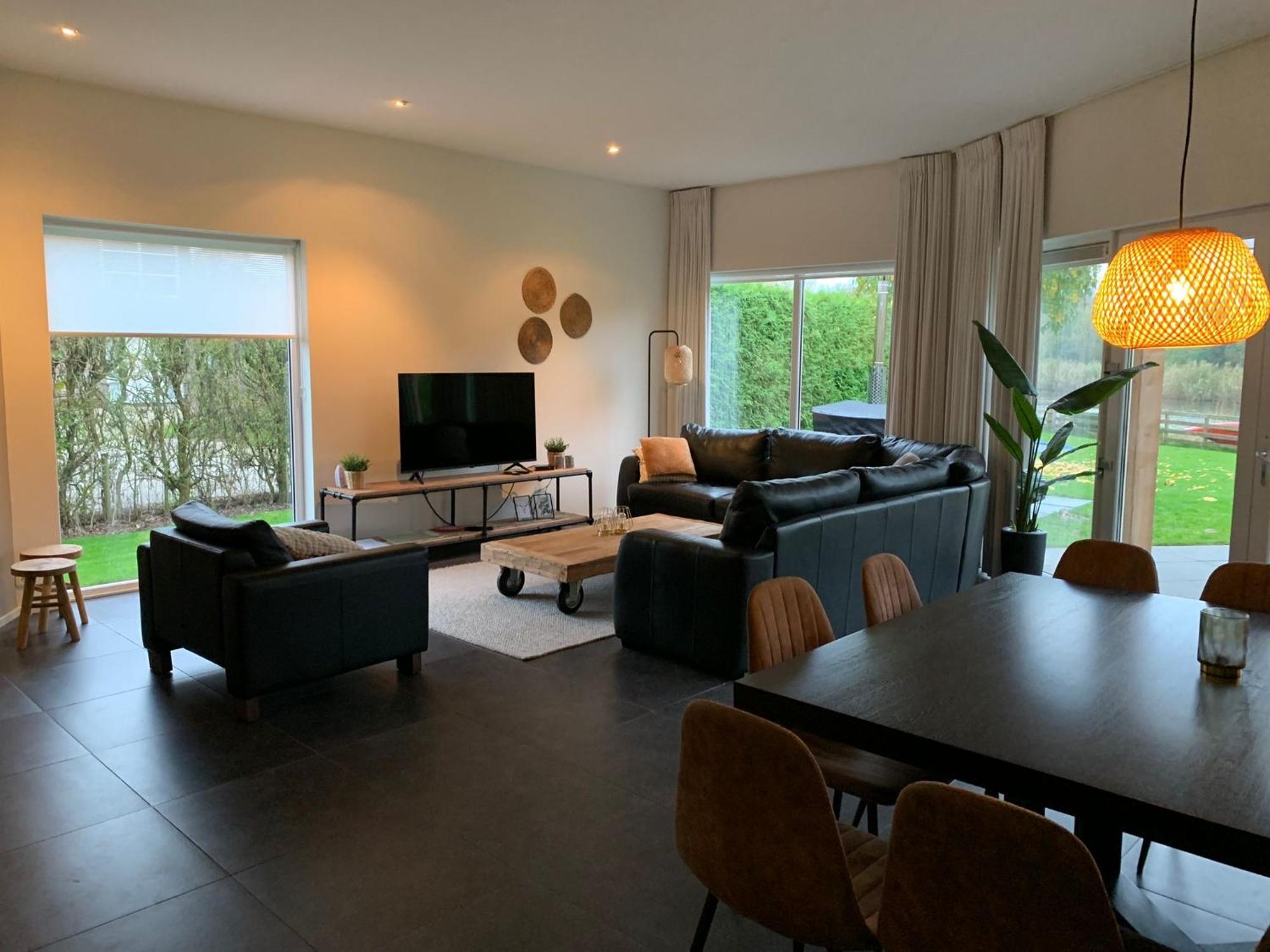 Villa Riverside Met Hottub, Eigen Aanlegsteiger, Zwemtrap, Trampoline En Kano'S 泽沃德 外观 照片
